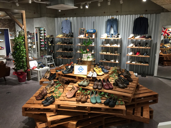 木製パレットを商品の展示台に - 梱包・包装資材/木製パレットのサ