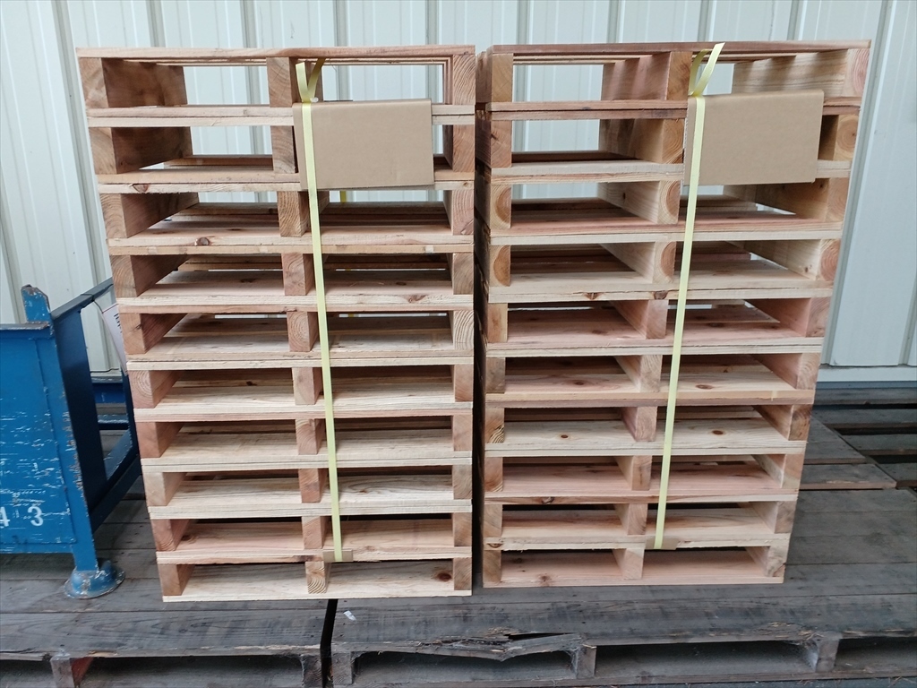 出荷前の木製パレット