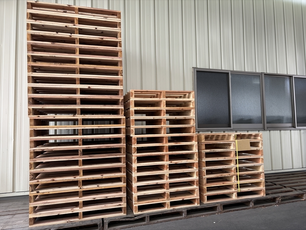 製造中の木製パレット