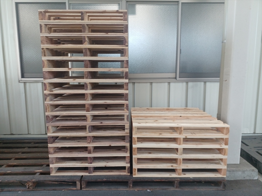 製造中の木製パレット