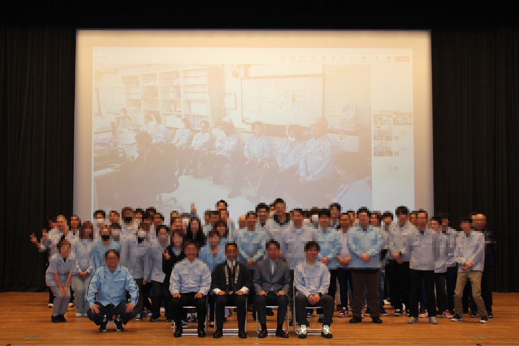 サステン株式会社全社集会集合写真
