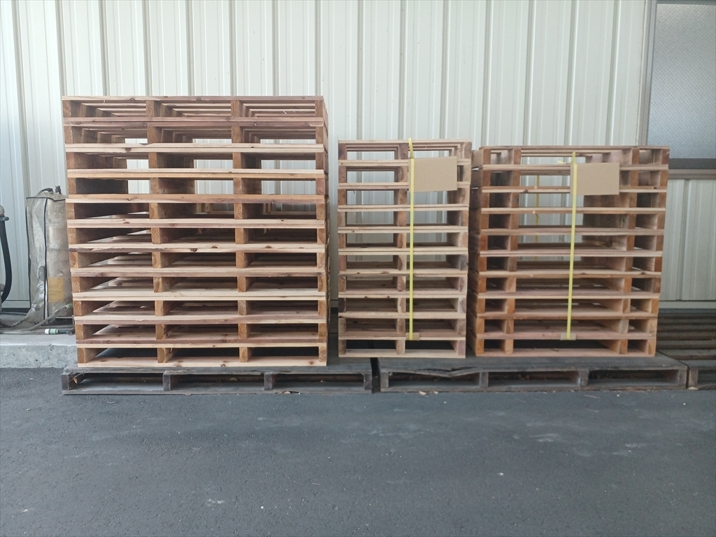 製造中の木製パレット