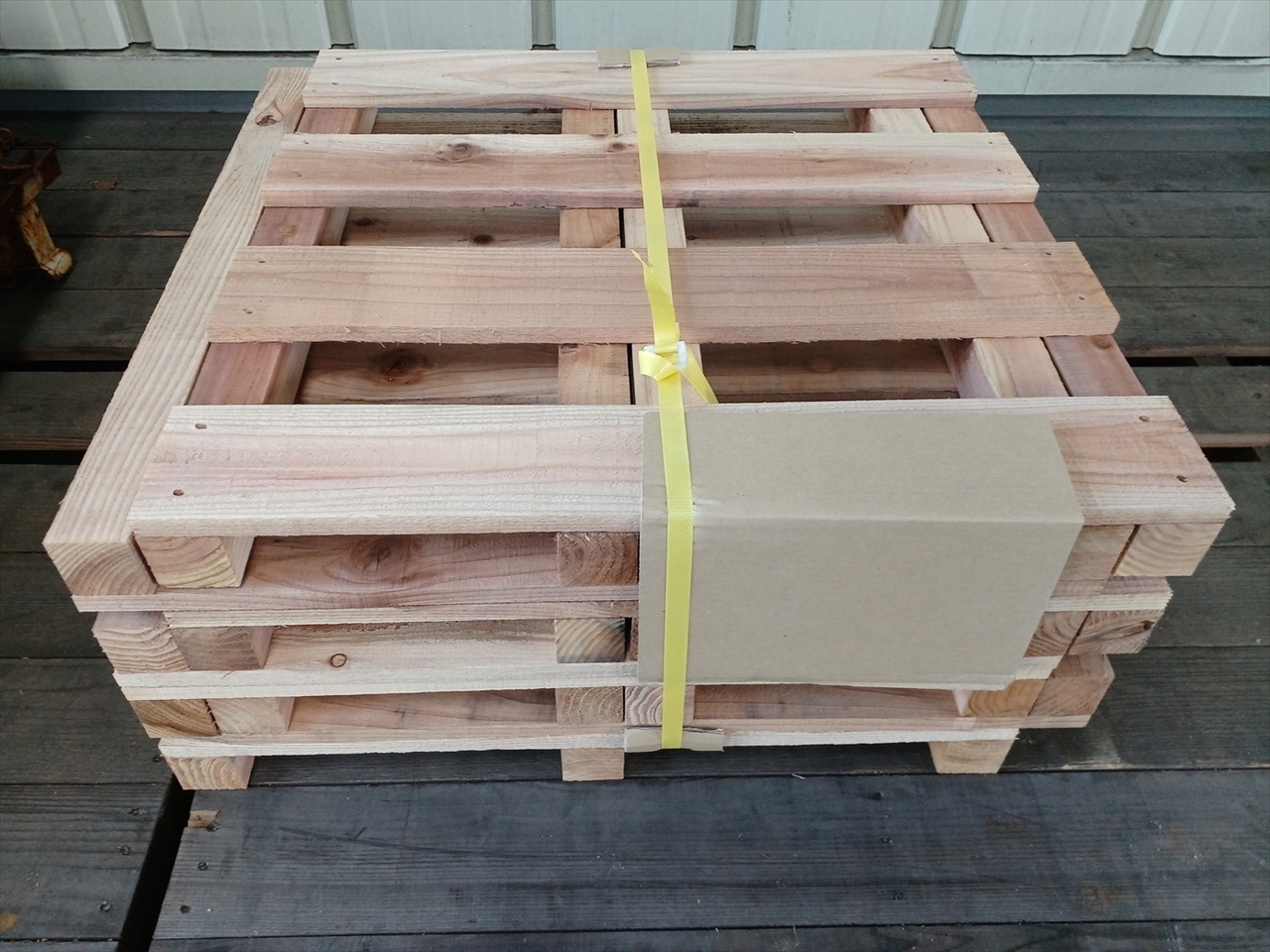 出荷前の木製パレット