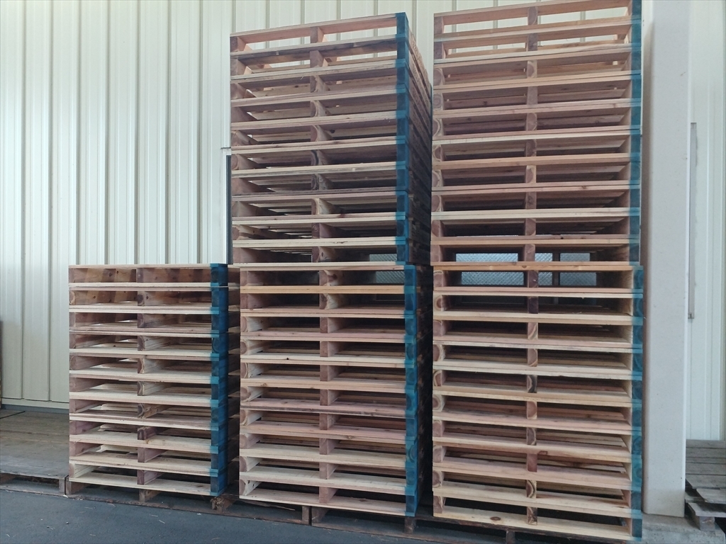 製造中の木製パレット