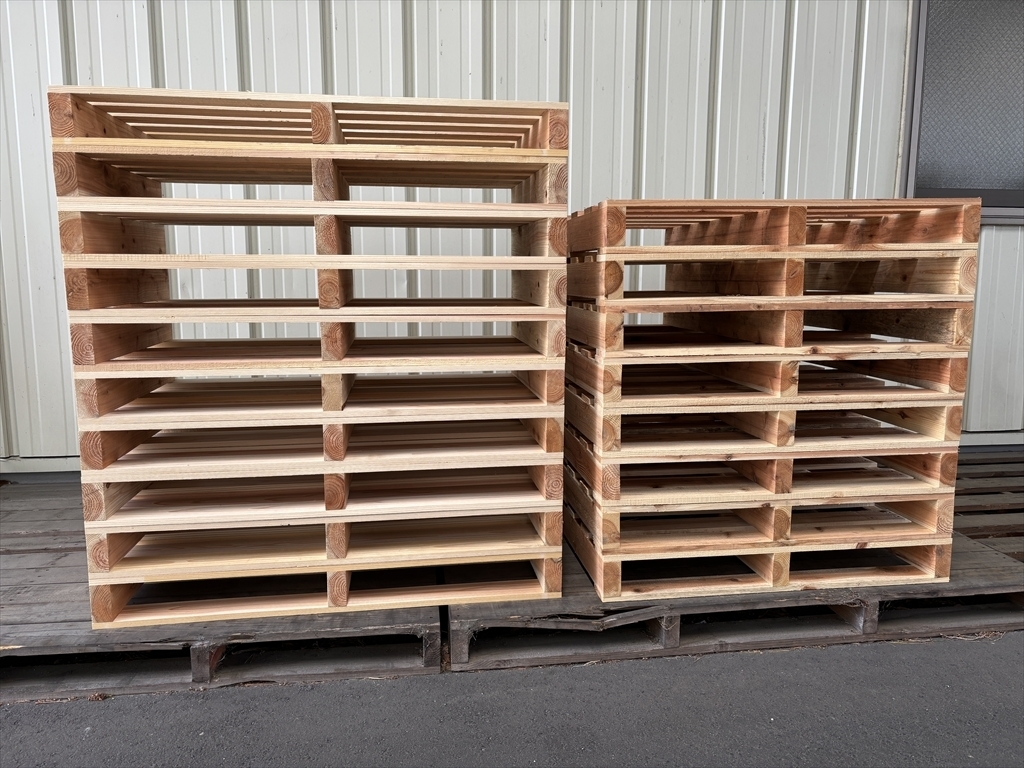 製造中の木製パレット