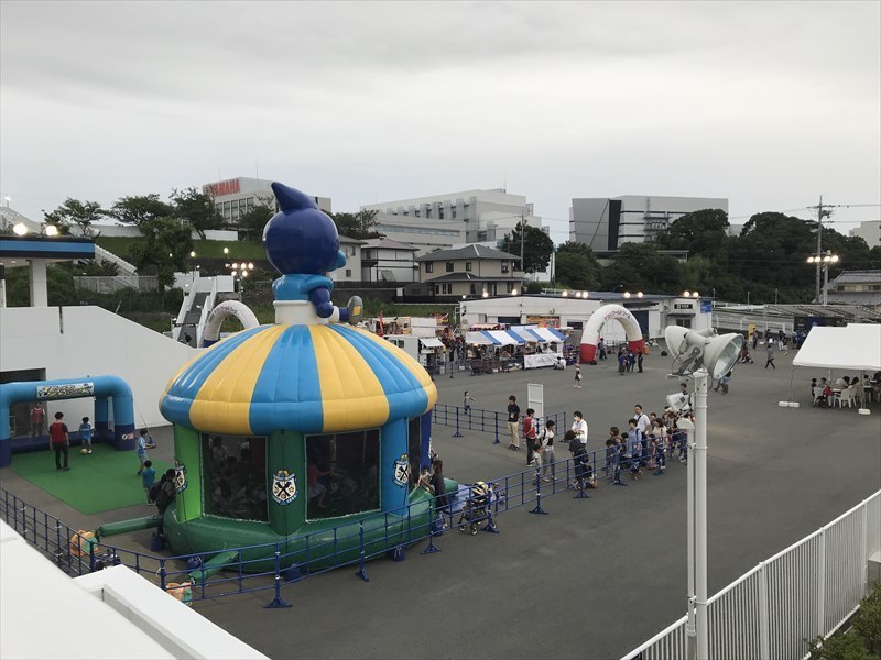 スタジアム前広場