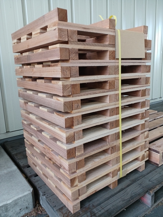 出荷前の木製パレット