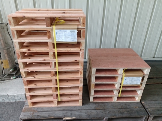 出荷前の木製パレット