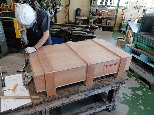 木箱梱包作業