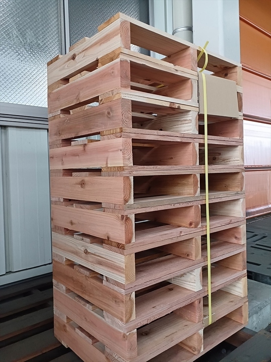 出荷前の木製パレット