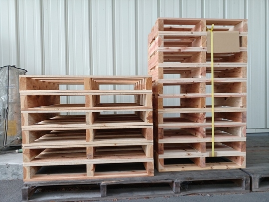 出荷前の木製パレット