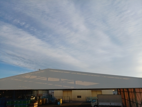 サステン本社の看板と建物