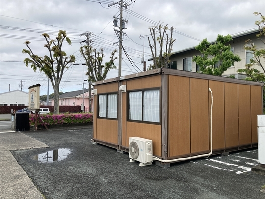 謎のプレハブ小屋