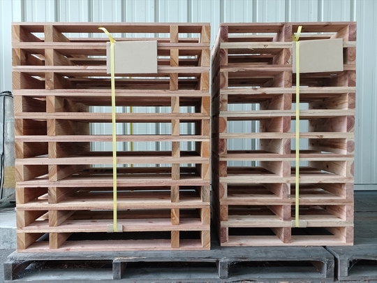 出荷前の木製パレット