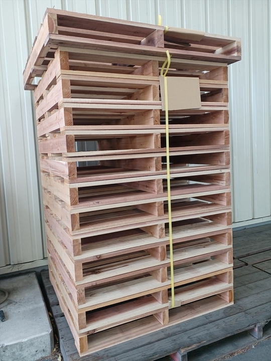 出荷前の木製パレット