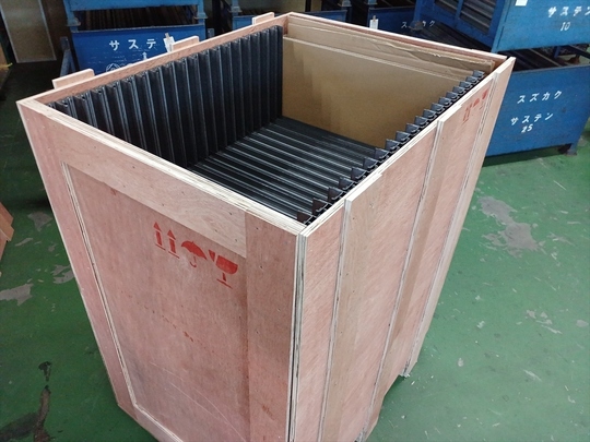 詰め込みが終わった木箱